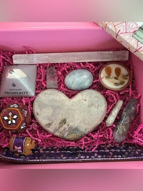 Large Pink Amethyst Heart Crystal Gift Box (11pc) 🎁
